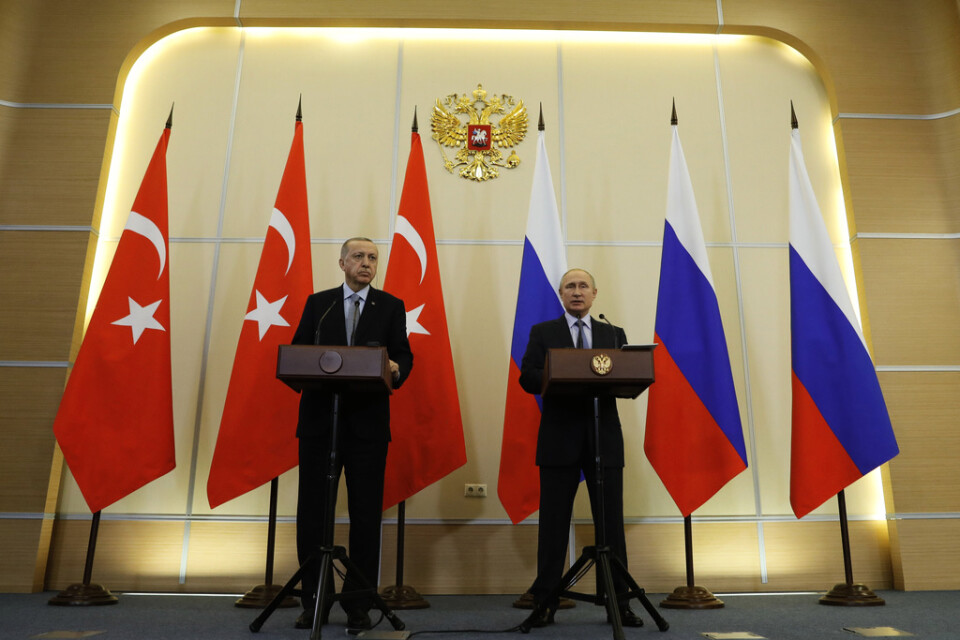 Ryssland och Turkiet har kommit överens om att syriska gränspatruller och rysk militärpolis gemensamt ska bevaka den syriska gränsen förutom de områden där turkisk militär är aktiv.