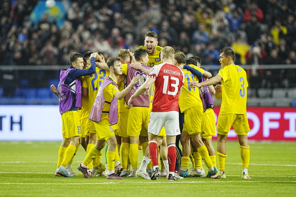 Kazakstan skrällde rejält och slog Danmark i EM-kvalet med 3–2.