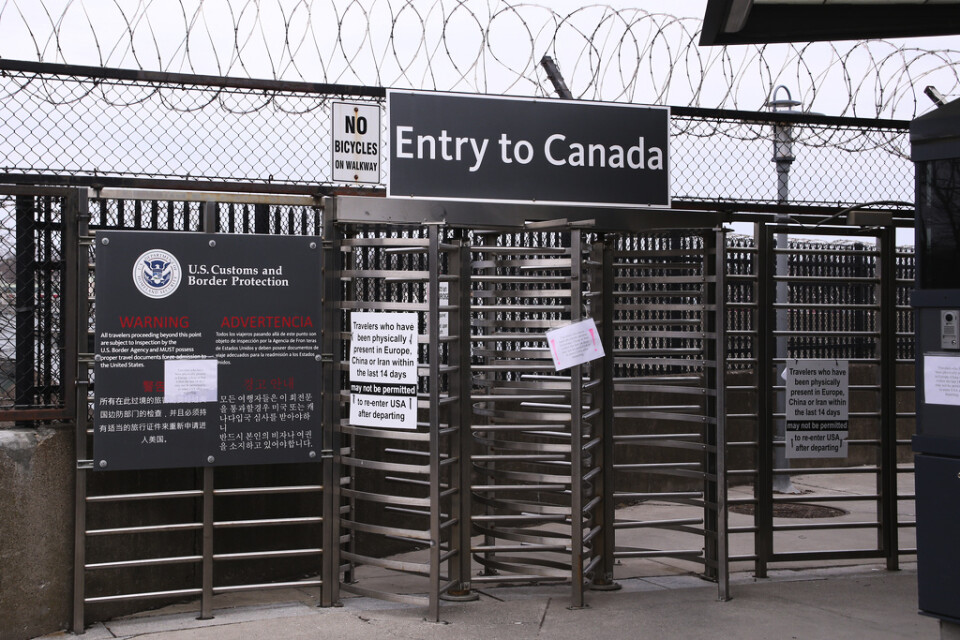 Stängt. Kanadas premiärminister Justin Trudeau meddelade att gränsstängningen mot USA förlängs. Något som kan försena planerna på en återstart av NHL. Arkivbild.