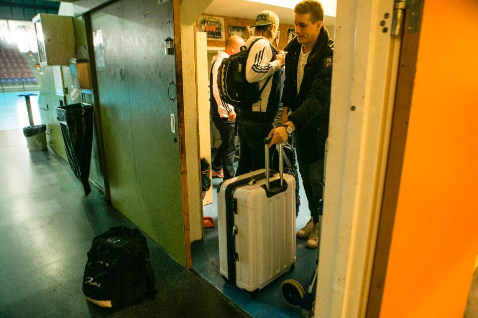 Herman Hugosson har väskan färdigpackad. Foto: Moa Dahin