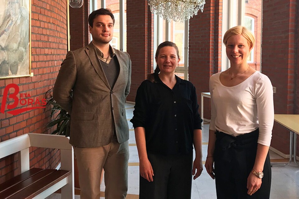 På bilden från vänster: Ludvig Ahlstrand, valkansliet, Daniella Norrgård, folkhälsoenheten och Ida Grindsiö, folkhälsoenheten. Foto: Borås Stad
