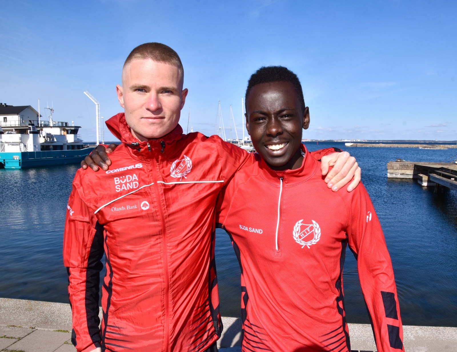 Andreas Davidsson och Djamel Abdulkarim från Högby IF.