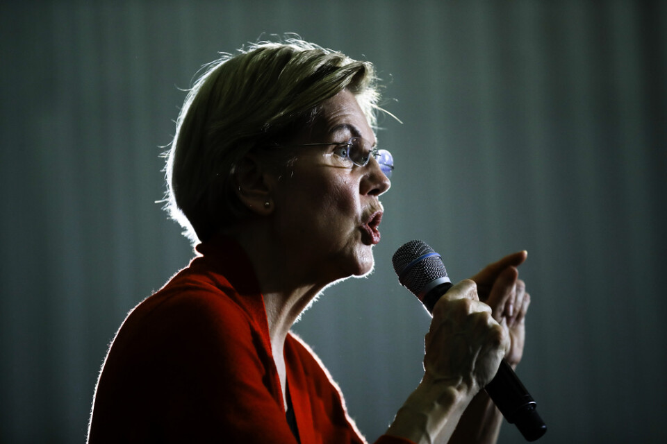 Massachusettssenatorn Elizabeth Warren håller ett kampanjmöte i Cedar Rapids i Iowa.