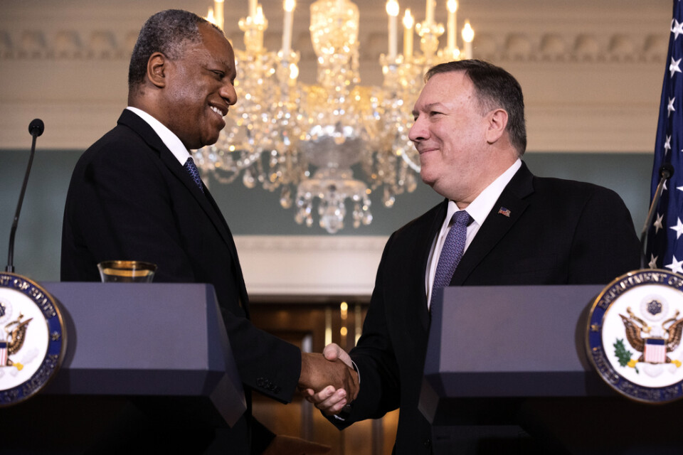 Nigerias utrikesminister Geoffrey Onyeama med sin amerikanske kollega Mike Pompeo.