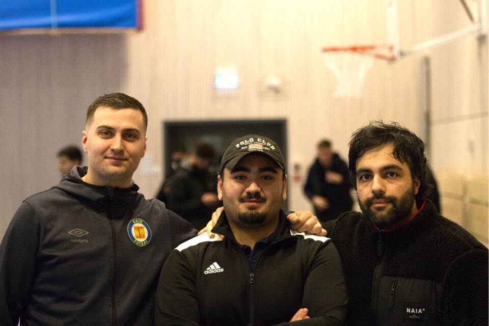Sujad Najafi (höger) ska tillsammans med Robin Yarsuvat coacha Baik till nya framgångar. Sujad Najafi var även tränare för Baiks P19-lag förra säsongen tillsammans med Adde Shabani (till vänster) och målvaktstränaren Daniel Nadjafi (i mitten).