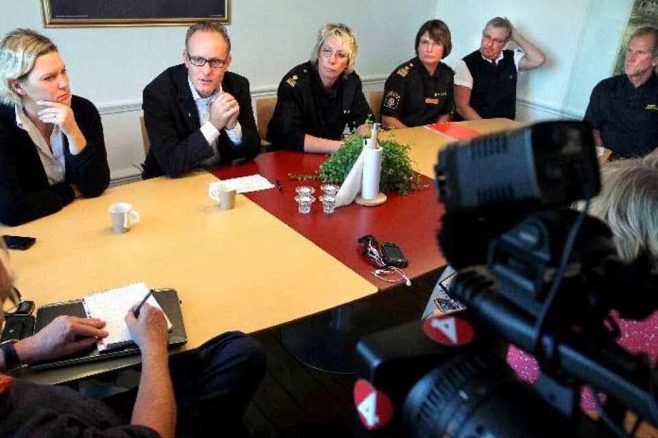 Tidigt på torsdagsmorgonen gav oppositionsrådet Malin Petersson (M), kommunalrådet Johan Persson (S) samt Kalmarpolisens Anna Wirbladh och Ann Åsenius sin syn på storbranden i Berga i samband med en presskonferens.