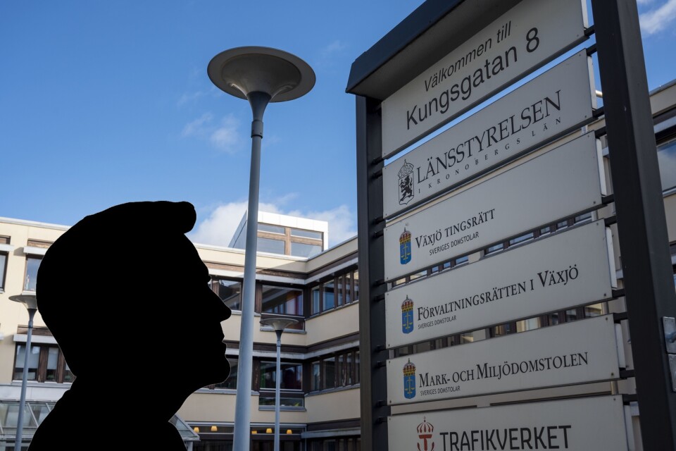 En 30-årig man har åtalats vid Växjö tingsrätt för att ha hotat moderatpolitikern Oliver Rosengren och en kvinnlig socialsekreterare.