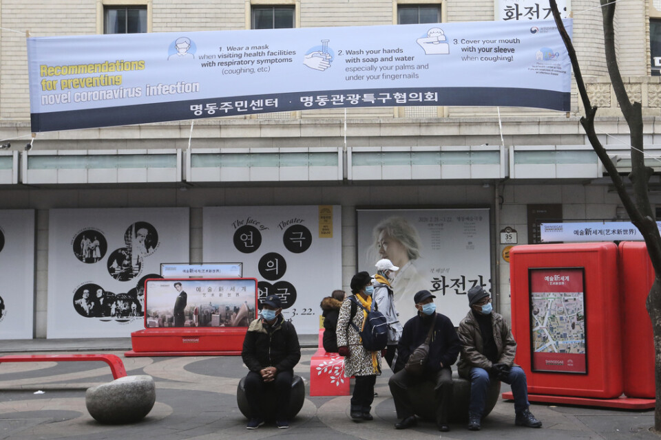 Banderoll i Sydkoreas huvudstad Seoul med rekommendationer om hur människor själva kan förebygga att smittas av viruset.