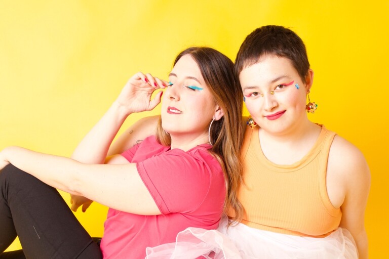 LNU-studenterna Momo, 23 och Malins, 32, låt ska fira Växjö Prides 10-årsjubileum: ”Blir superfett”
