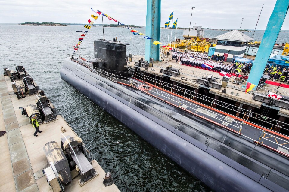 Med inte bara inbjudna gäster och all varvspersonal utan också 1:a ubåtsflottiljens alla besättningar på plats sjösattes i dag HMS Gotland en andra gång, nu hypermodern.