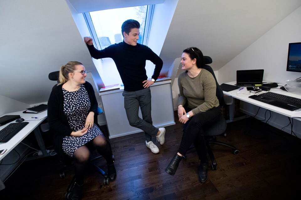 Mathilda Petersson Carlberg, Hampus Dreifaldt och Jenny Samuelsson jobbar på kontoret på Inpeople som vuxit starkt de senaste åren.