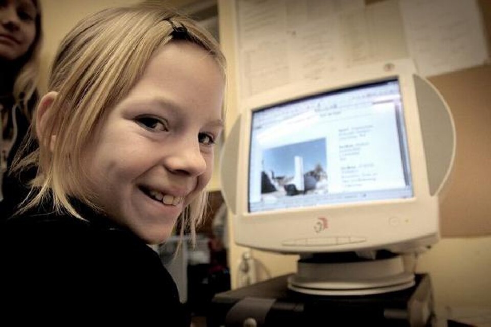 "Roligast var att göra första sidan", tyckte Ronja Månsson och visade stolt upp sin "etta" på datorn. BILD: MÅRTEN SVEMARK