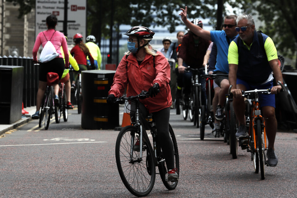 London är en av de sju städer som ingår i den nya studien. Här har många valt att ta cykeln för att undvika smitta under pandemin. Arkivbild.