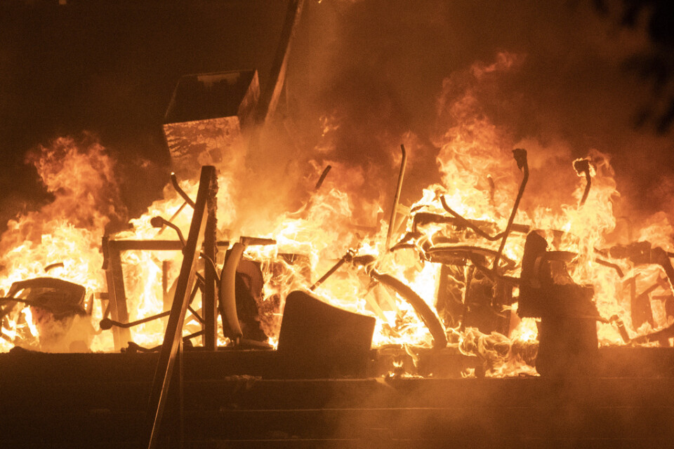 Bränder vid Polytechnic University i Hongkong på måndagsmorgonen lokal tid.