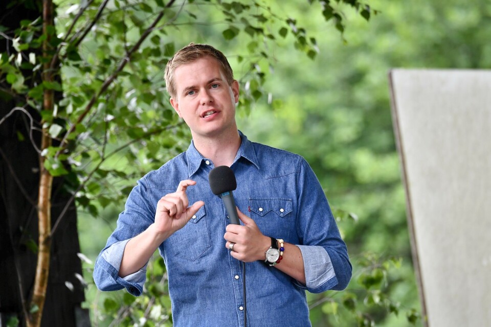 Miljöpartiets språkrör och utbildningsminister Gustav Fridolin sommartalar i Vittsjö.