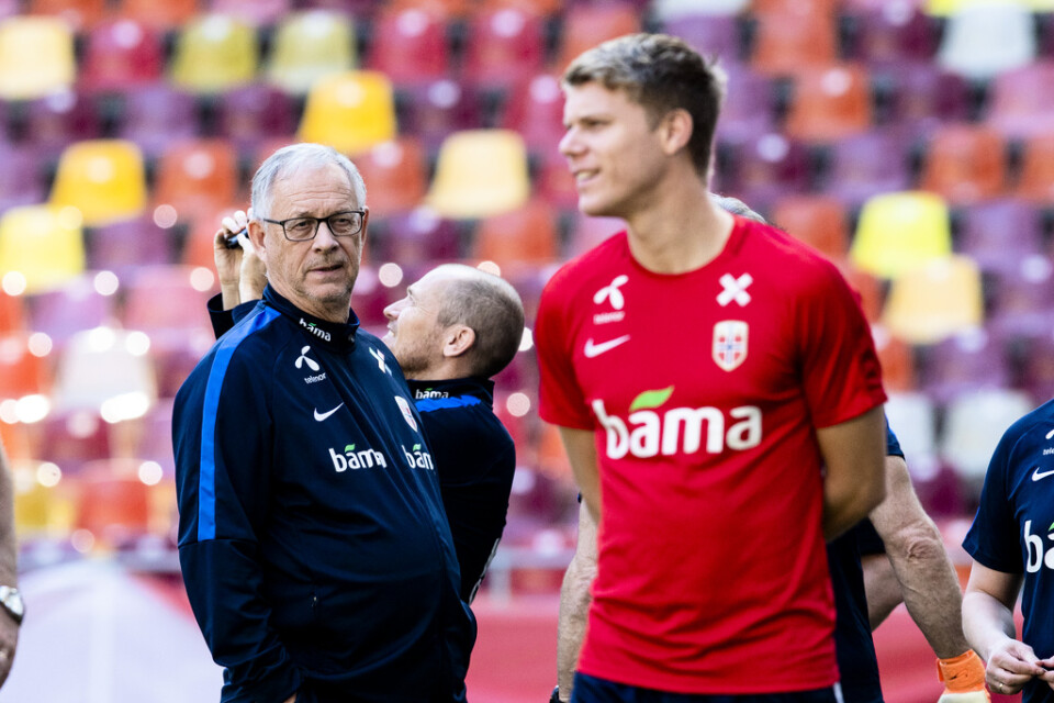 Lars Lagerbäck och Sigurd Rosted inför den senaste EM-kvalmatchen mot Rumänien i förra veckan.