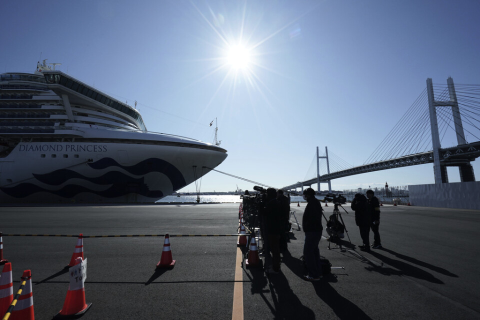Kryssningsfartyget Diamond Princess är satt i karantän i hamnen i Yokohama i Japan.