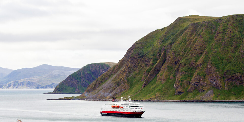 Hurtigrutens fartyg "Richard With" grundstötte vid Sognefjorden under fredagsmorgonen. På bilden syns fartyget under en tur vid Magerøya i Finnmark 2014. Arkivbild.