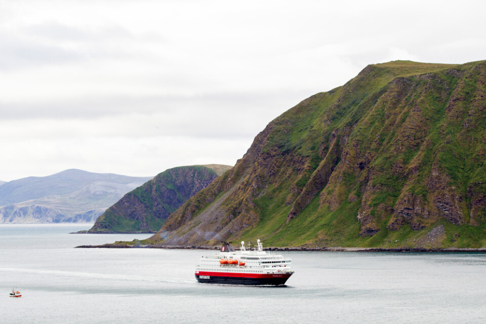 Hurtigrutens fartyg "Richard With" grundstötte vid Sognefjorden under fredagsmorgonen. På bilden syns fartyget under en tur vid Magerøya i Finnmark 2014. Arkivbild.