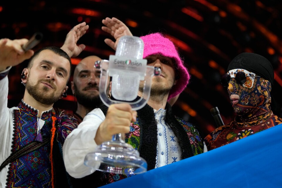 La band ucraina Kalush festeggia la vittoria di questo fine settimana all'Eurovision Song Contest di Torino.