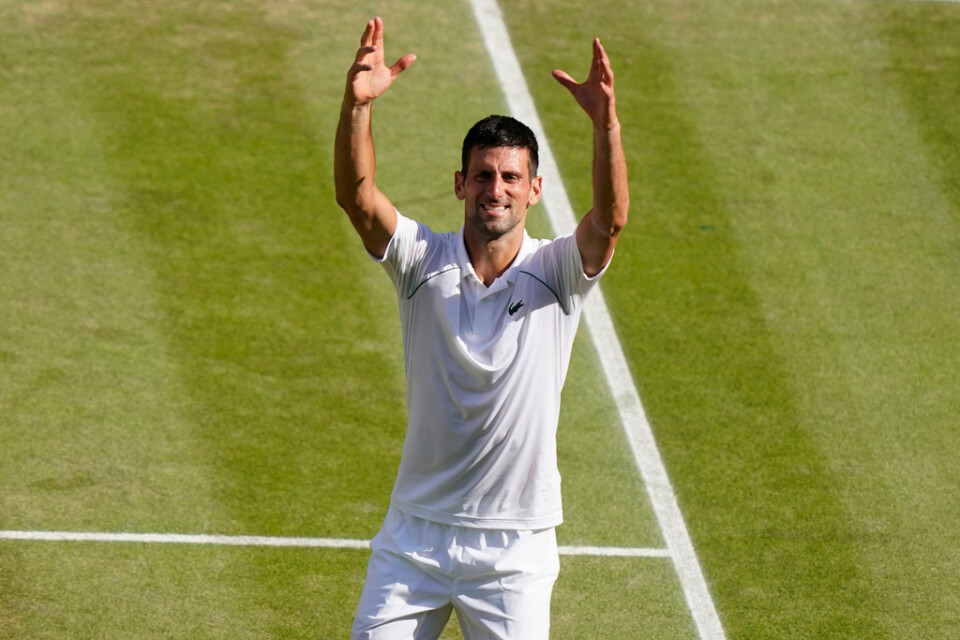 Novak Djokovic vann Wimbledon, men vet inte om han får spela i US Open. Arkivbild.
