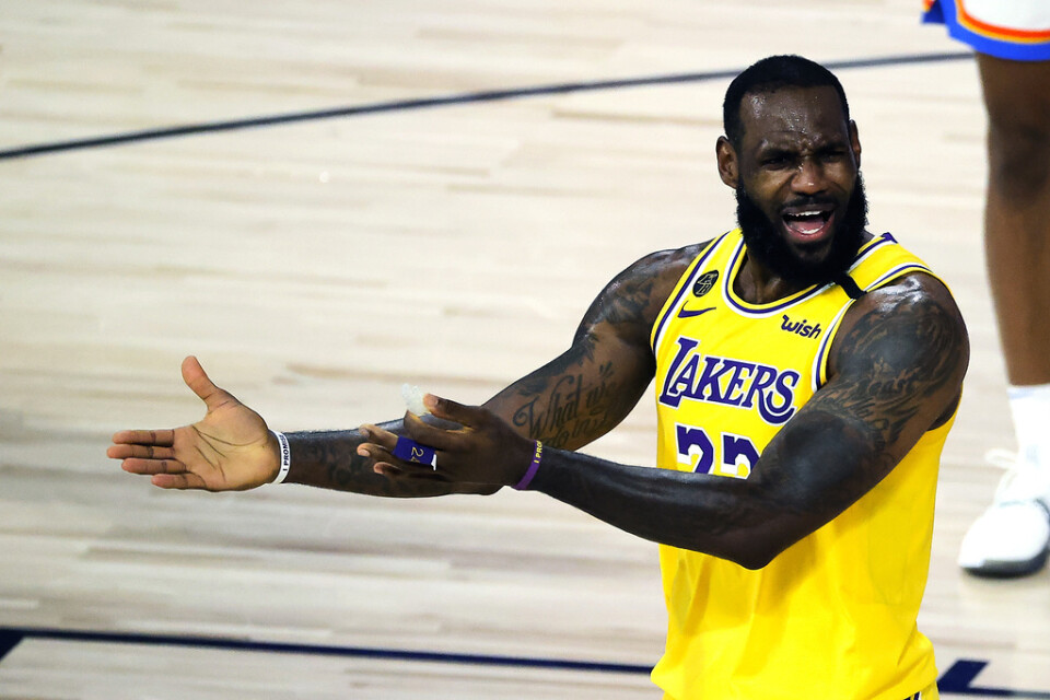 LeBron James var frustrerad i Los Angeles Lakers förlustmatch mot Oklahoma City Thunder.