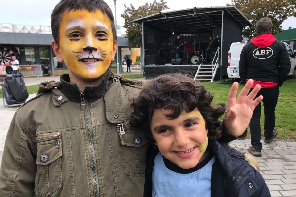 Hariwan, eleven years old, with brother Seud, six years old, had fun at the festival on 4 May.