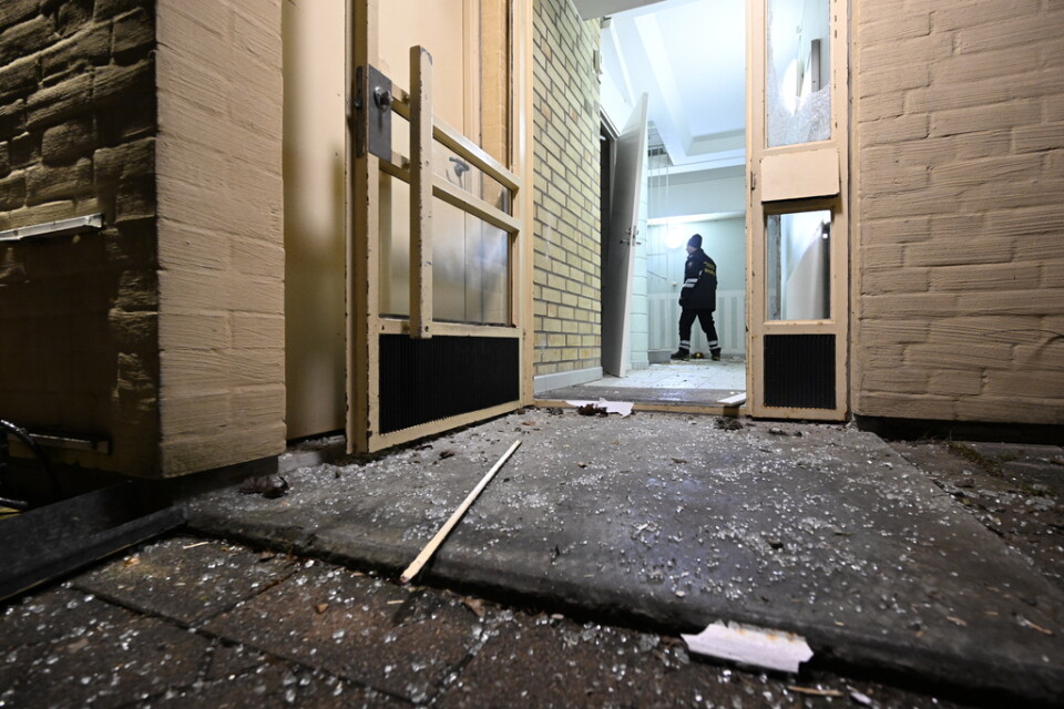 En explosion inträffade på fredagskvällen vid en entré till ett flerfamiljshus i Helsingborg.