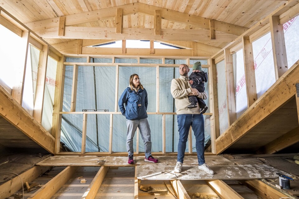Linnea och Rasmus håller just nu på att få klart takkupan som man byggt på övervåningen.