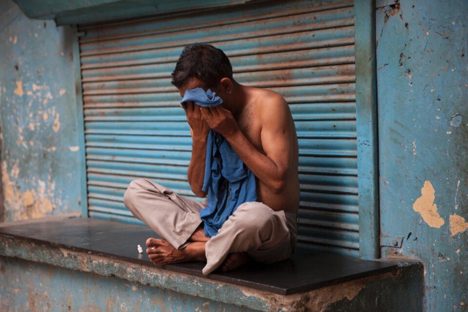 Minst 430 personer har dukat under i den värmebölja som just nu sveper in över Indien. Temperaturer på uppåt 50 grader har noterats i delar av landet. Myndigheterna i den hårt drabbade delstaten Telangana varnar för att dödssiffran kan stiga i takt med