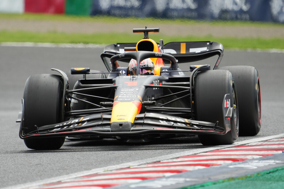 Formel 1-giganten Max Verstappen var snabbast i första träningen på Suzuka-banan.