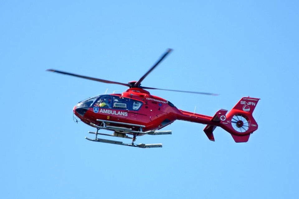 En pojke i 15-årsåldern fördes i helikopter till Östra sjukhuset i Göteborg efter ett drunkningstillbud vid Askimsbadet. Pojken badade tillsammans med några kamrater när han plötsligt försvann under vattnet. När pojken påträffades inledde räddningstjäns