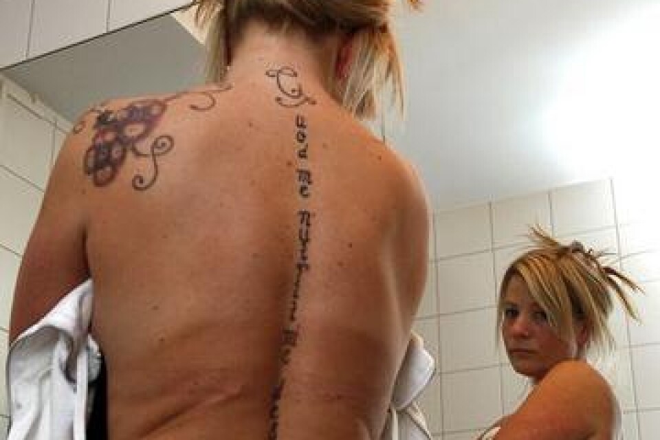 Patricia Sali med tatuerad rygg.