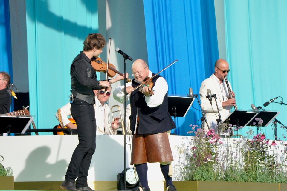 Alexander Rybak och Kalle Moraeus gjorde ”Fattig bonddräng” tillsammans.