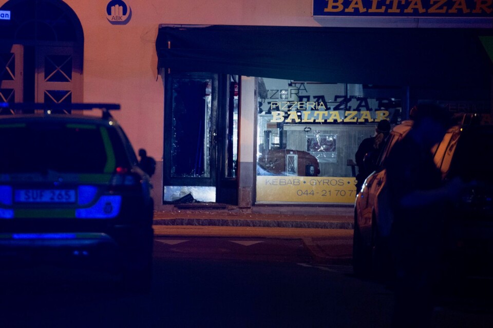 أجرت الشرطة حوالي 50 مقابلة بعد انفجار مطعم بيتزا Baltazar في نهاية هذا الأسبوع.