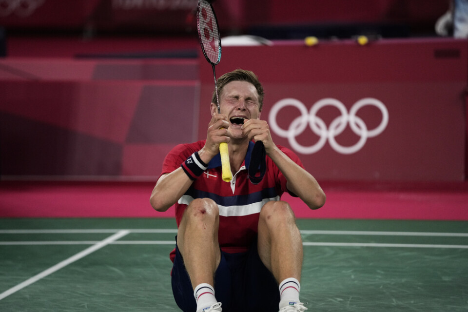 Danmarks Victor Axelsen bröt ihop och började storgråta av glädje när OS-guldet var säkrat