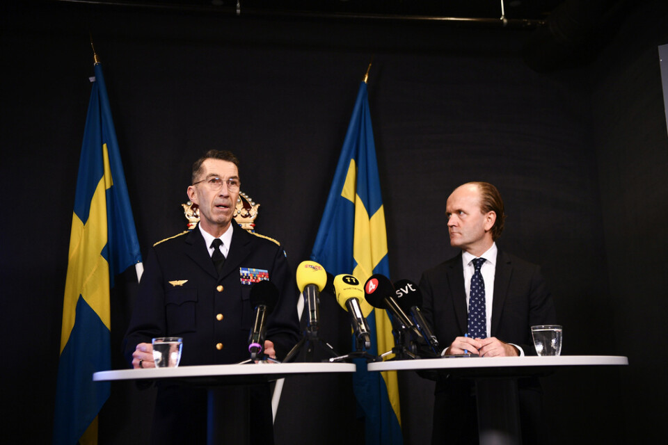 Överbefälhavare Micael Bydén och generaldirektör Mikael Granholm på Försvarsmaktens pressträff. Arkivbild.