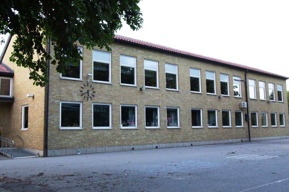 Jämjö kyrkskola är i dåligt skick och skulle ha stängts om man i stället gjort ett kunskapscentrum på Jändelskolan.