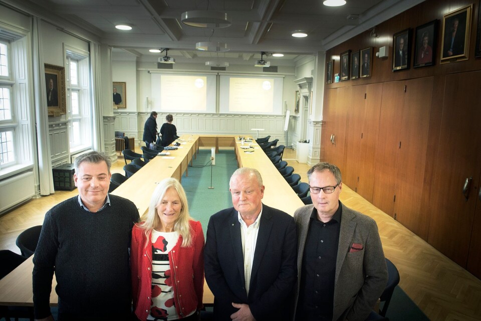 Alliansen tänker ta över styret i Kristianstad. Från vänster: Pierre Månsson (L), Christina Borglund (KD), Karl Gemfeldt (C) och Peter Johansson (M),