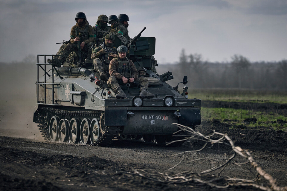 Ukrainska soldater vid frontlinjen i Bachmut i slutet på mars.
