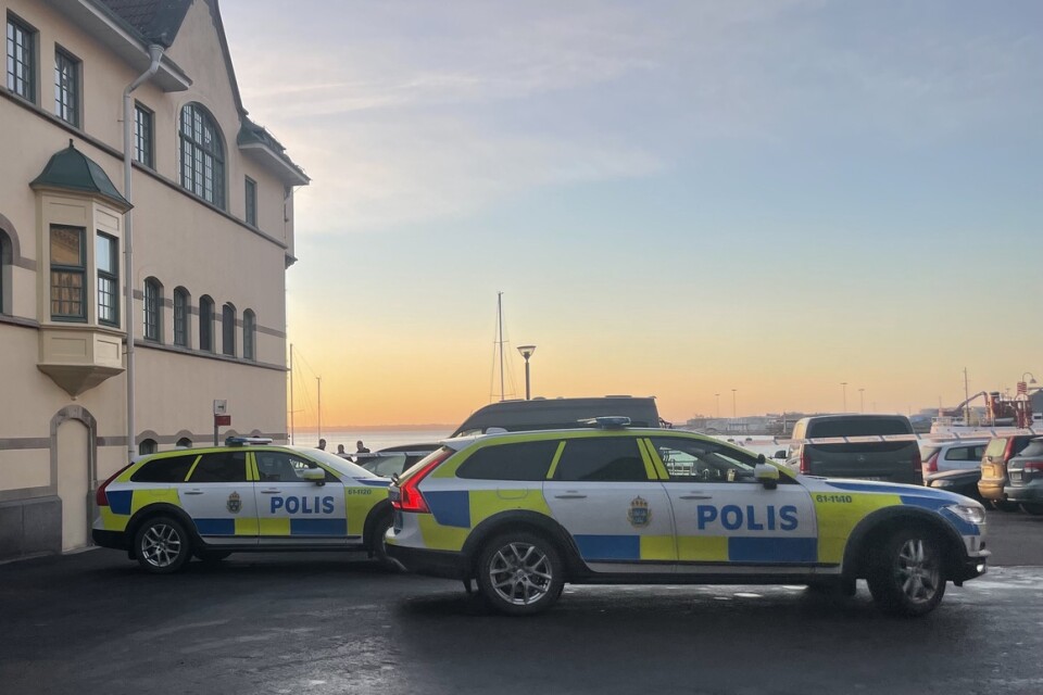 Polisen på plats vid ett misstänkt mord på Östra Vallgatan i Kalmar natten till den 11 februari 2022.