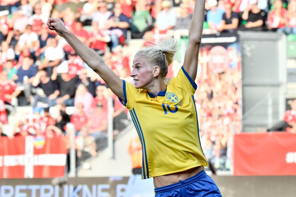 Sofia Jakobsson gjorde Sveriges 1–0-mål mot Danmark.