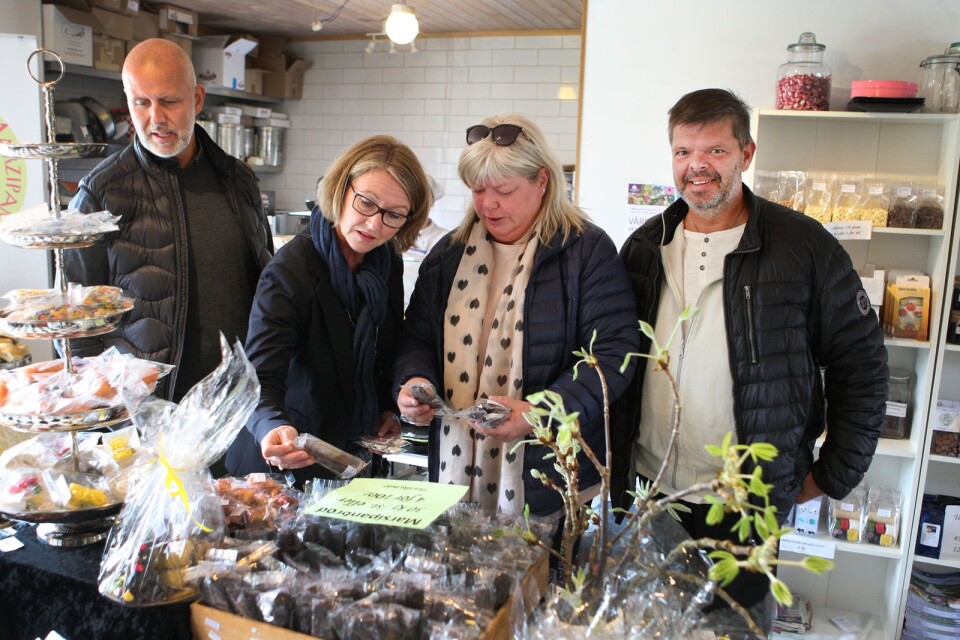 Mikael och Åsa Robertson besöker Madame Marzipan tillsammans med Katja och Magnus Möller.