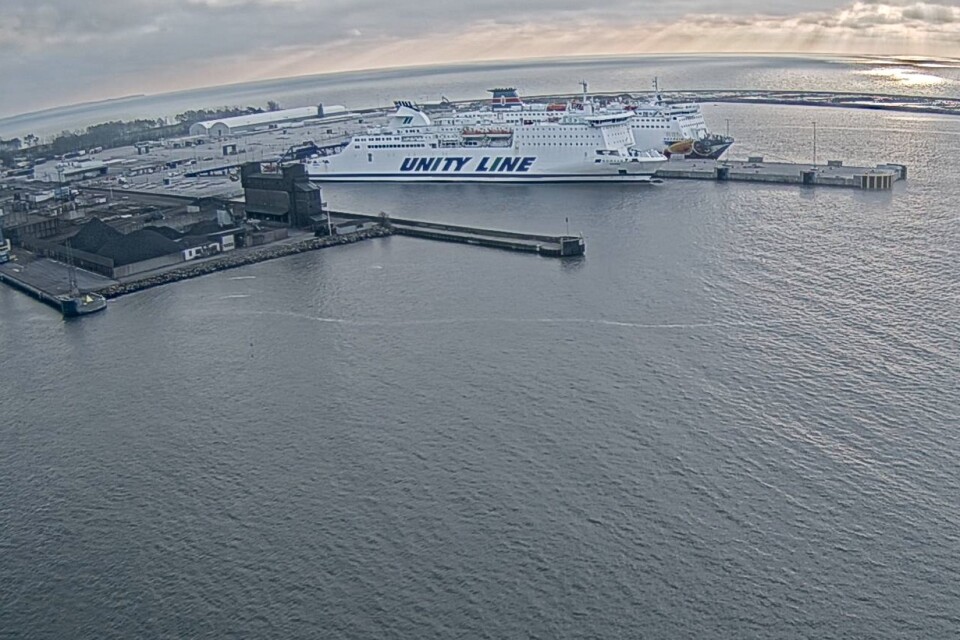 Polenfärjorna testar det nya färjeläget som byggts i Ystads hamn.Ystad hamn logistik ABHamnutbyggnaden i Ystad