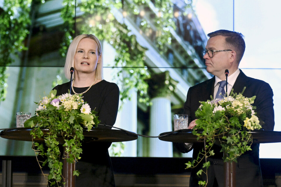 Sannfinländarnas ordförande och finansminister Riikka Purra och samlingspartistiska statsministern Petteri Orpo. Arkivbild.
