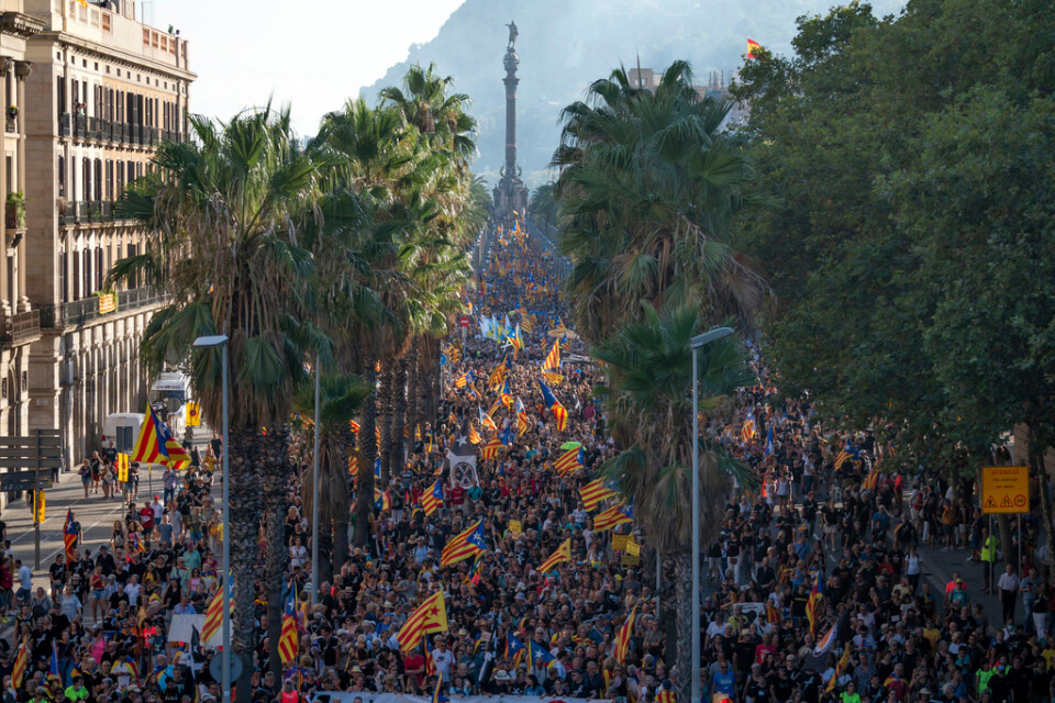 Omkring 150|000 demonstranter samlades i Barcelona för att kräva självständighet för Katalonien.