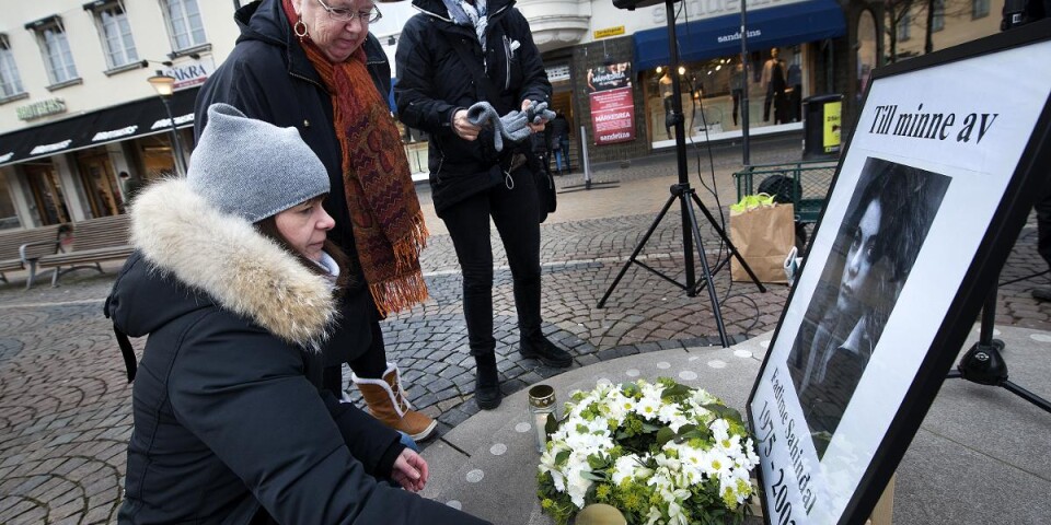 Minnescerememoni för Fadime Sahindahl på Lilla torg i Kristianstad 2015.