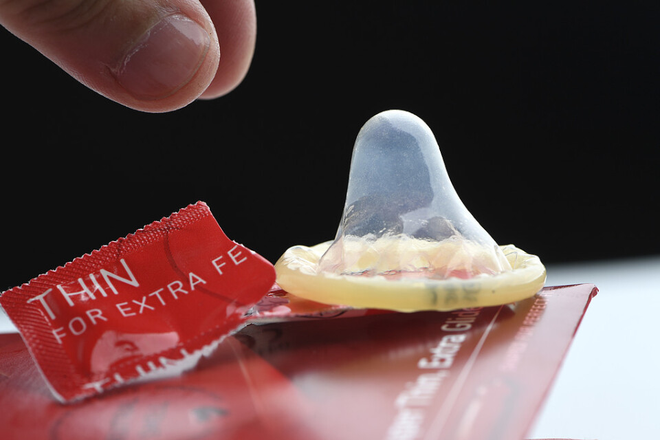 Minskat kondomanvändande tros vara en orsak till att antalet fall av den allvarliga könssjukdomen syfilis ökar.