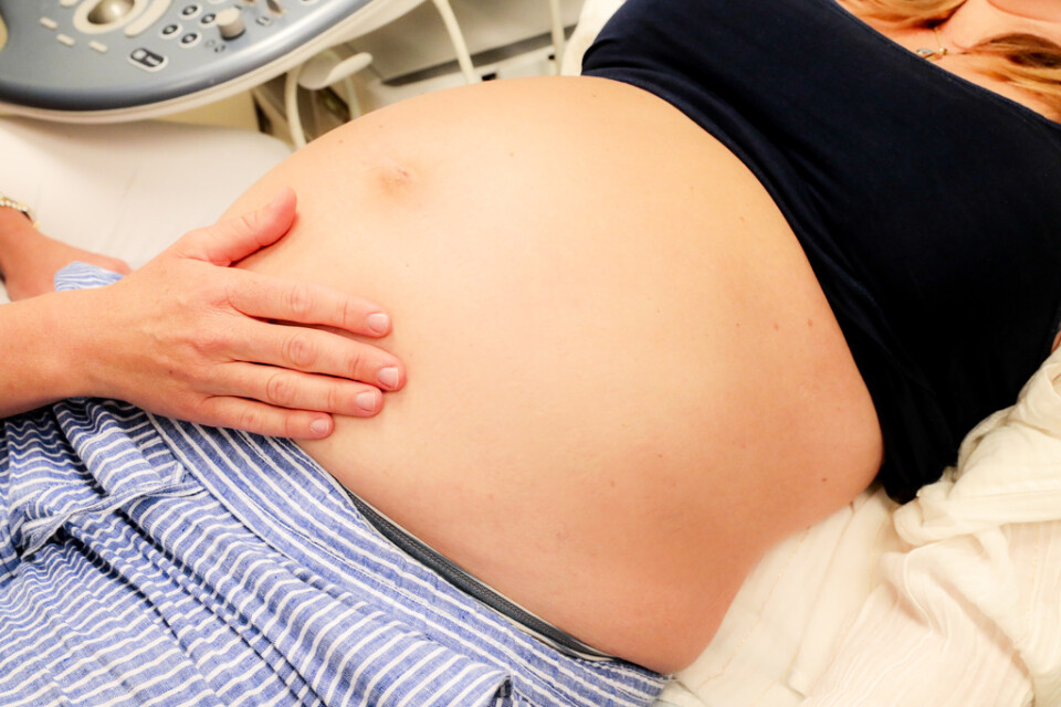 Nya riktlinjer ska tas fram för sena igångsättningar vid graviditet. Arkivbild.