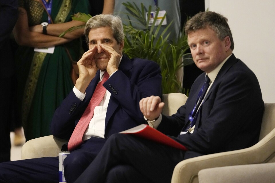 USA:s särskilda sändebud för klimat, John Kerry, (till vänster) konstaterade under klimatmötet i Dubai att kärnkraft är en förutsättning om målen till 2050 ska nås.